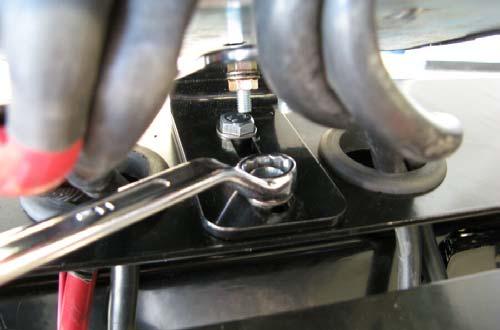 Prepare winch for fitting by undoing the cap screws on the gearbox end. ORIGINAL POSITION 5.