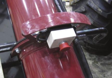 The handle on the auger tube is the control to operate the auger flighting in a forward or reverse direction. 4.