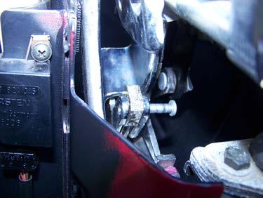 5) Lower the rear of the soft top, pull out the cylinder rod to match up with the frame,
