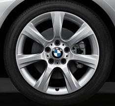 [ 02 ] 17" light alloy wheels Star-spoke style 394, 7.5 J x 17, 225/50 R 17 tyres.