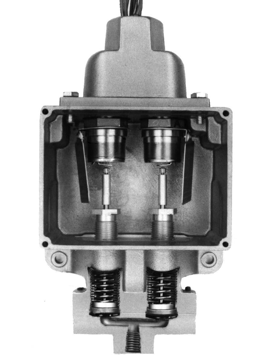 Dual Hi-Lo pressure switch is routed to two separate pressure sensing assemblies, thereby eliminating Set Point interaction associated with mechanical linkage.