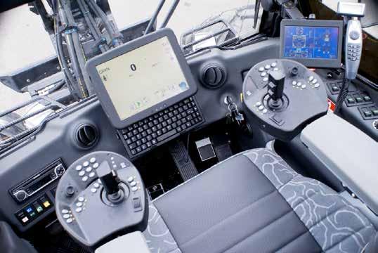 The ergonomically-designed operator work station has well-thought-out instrument panels to the side and in front of the operator's seat, which has air suspension and is equipped with Airvent.
