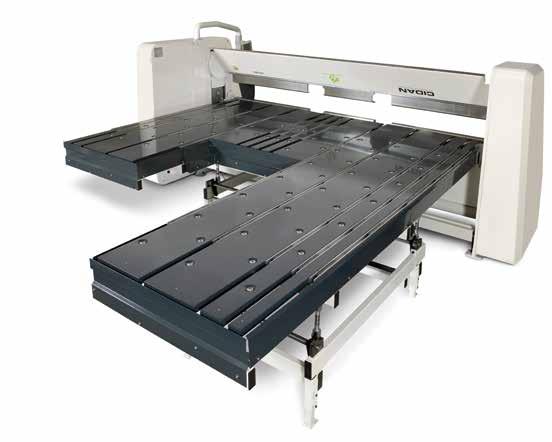 Our back gauge system can be supplied with height adjustable tables. This is a big advantage when making parts with flanges facing up and downwards (Z shapes).