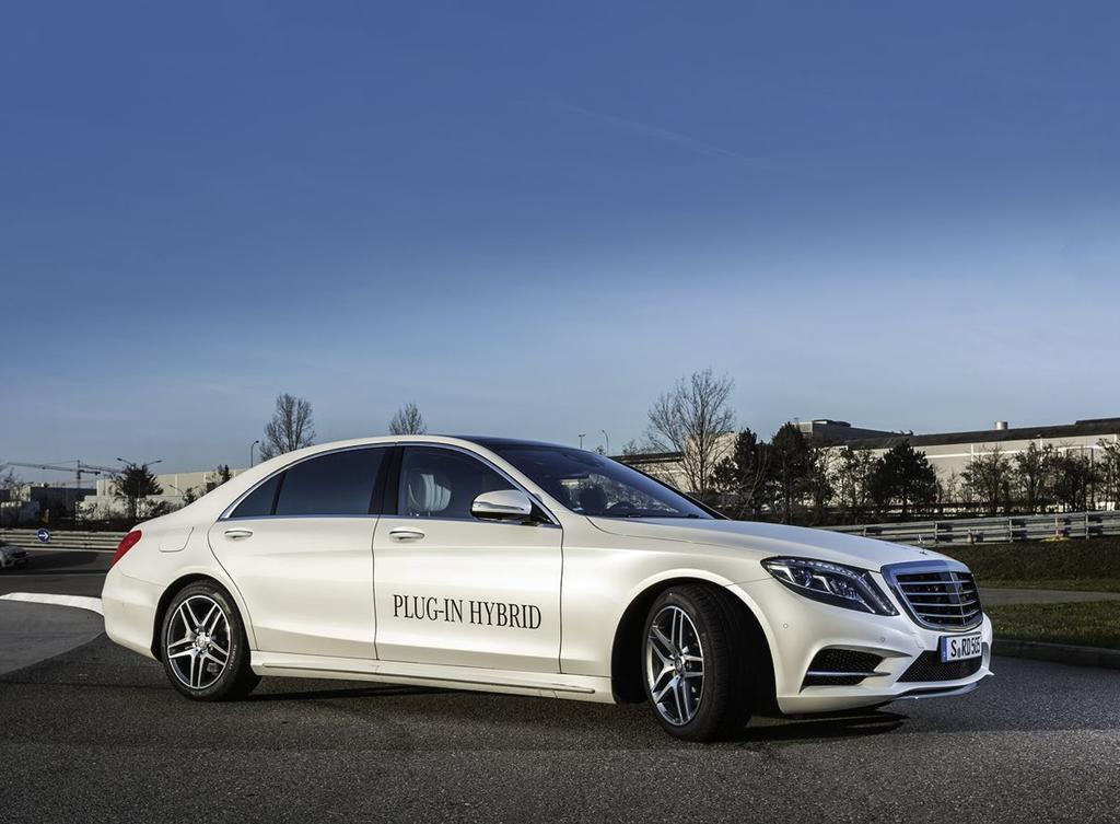First plug-in hybrid with the three-pointed star: the S 500 PLUG-IN HYBRID 1. A pioneer for efficiency. Exemplary efficiency = superior performance.