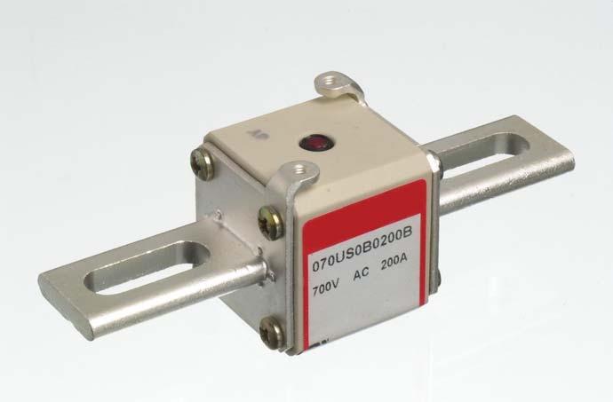 ll contact surfaces are silver plated and all hardware is nonmagnetic Each fuse link is equipped with a low voltage trip indicator which can operate a field mountable