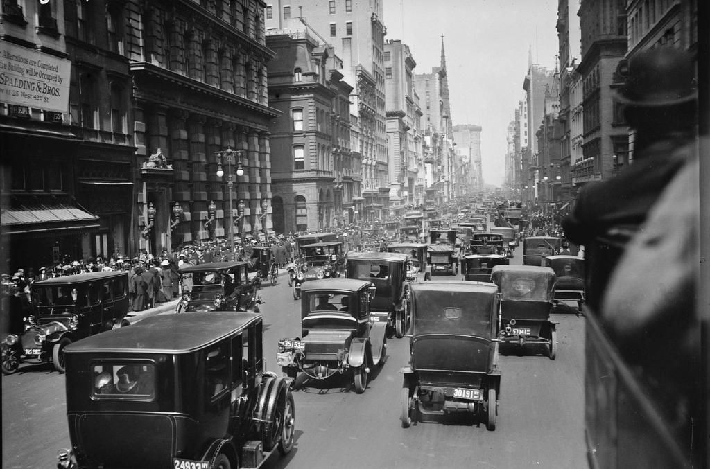 5 th AVE NYC 1913 Where is the horse?