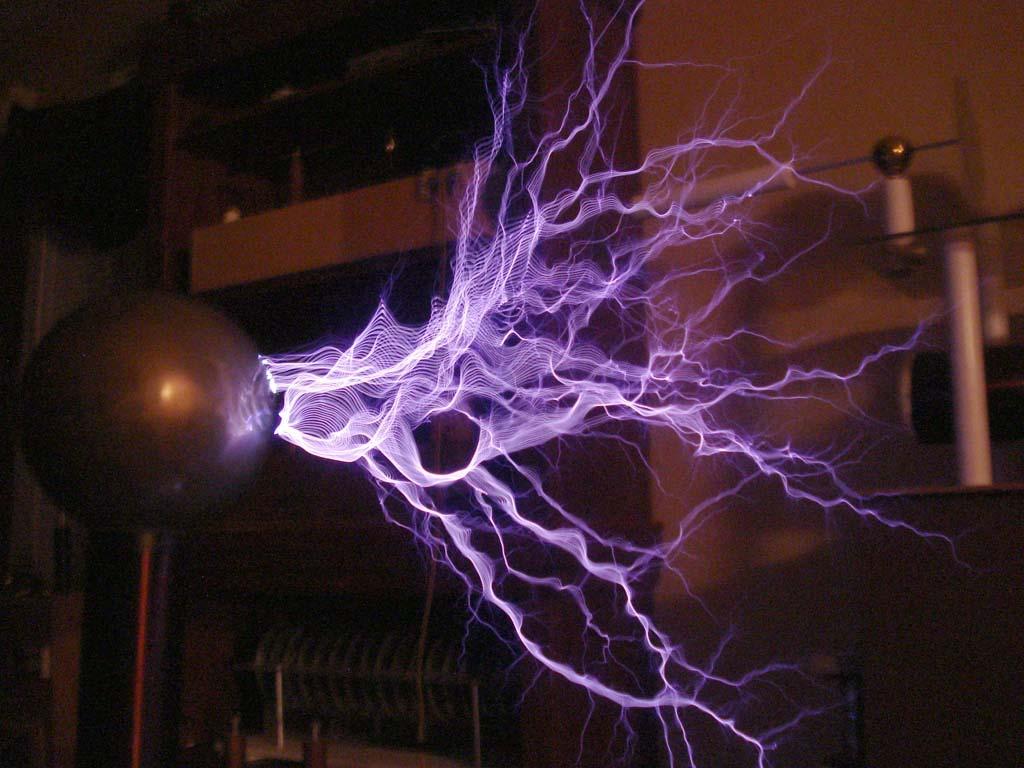 1c Electrical discharge in air Electric discharge describes any flow of electric charge through a gas, liquid or solid.
