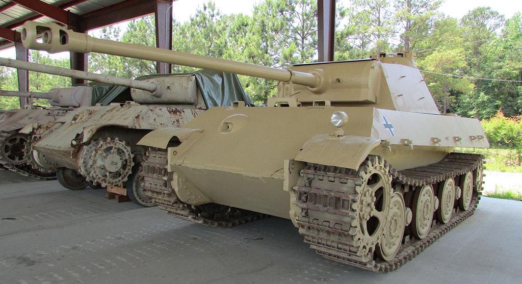 Rob Cogan, December 2015 - http://www.armorjournal.com/index-tanks-pantherii-nacm.php Panther II chassis with Ausf.