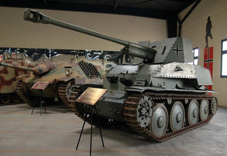4 gun) Panzermuseum, Thun (Switzerland) Vincent Abbott, March 2006 -