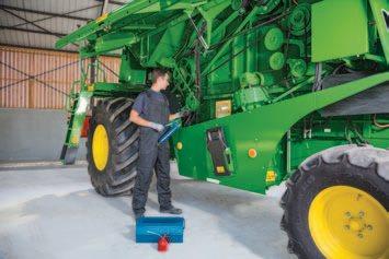 W330/W440 Compact Combines 17 Open for business Large service doors provide excellent access to all significant drive-line and crop-handling components.