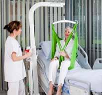 As standard, Golvo is equipped with retractable armrests which can be used by the patient as well as the caregiver.