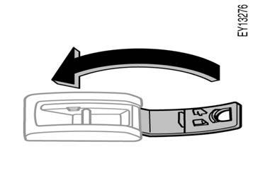 Make sure the clip is securely attached and tighten the upper anchorage strap.