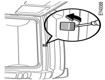 When connecting a jack handle extensions and jack handle end, use a Phillips head screwdriver or jack handle to tighten the bolts on the joints as shown in the illustration.