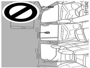 injury. Likewise, the driver and front passenger should not hold objects in their arms or on their knees.