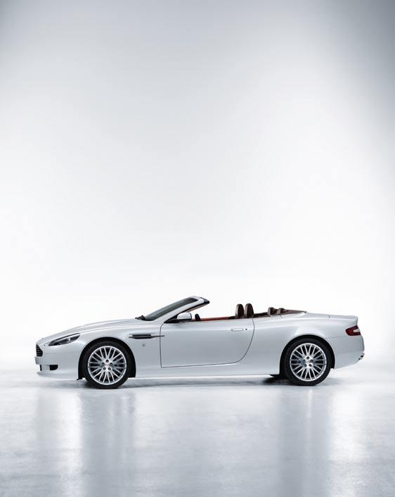 00 32 Under the skin, the DB9 uses Aston Martin s high technology VH (Vertical