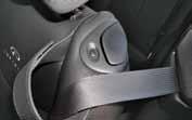 When using the seat belt guide, do not allow seat belt to twist so that it will retract correctly.
