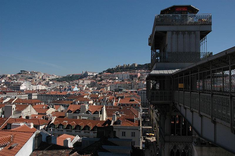 After the guided visit to the Lisbon Historical Center, the participants may either return immediately by bus to the IST Civil Engineering Building or be driven (by the same bus) to the