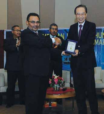 COVER STORY FMM & CUSTOMS CELEBRATE 10 YEARS OF SMART PARTNERSHIP A seminar was organised on October 1, 2014 to commemorate the 10 years of successful collaboration between FMM and Malaysian Customs