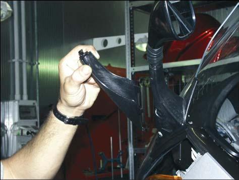 REAR-VIEW MIRROR REMOVAL TORQUE WRENCH SETTINGS