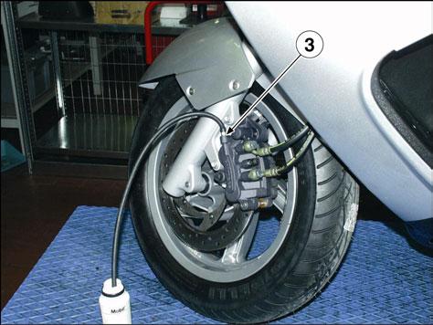 Operate the rear brake lever repeatedly, then keep it fully pulled. Loosen the bleed valve by ¼ of a turn so that the brake fluid can flow inside the container.