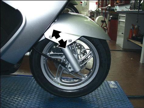 ROUTINE MAINTENANCE ATLANTIC 125-200 2.14.2. FRONT SUSPENSION The front suspension is managed by a hydraulic fork, which is held to the steering stem by two yokes.