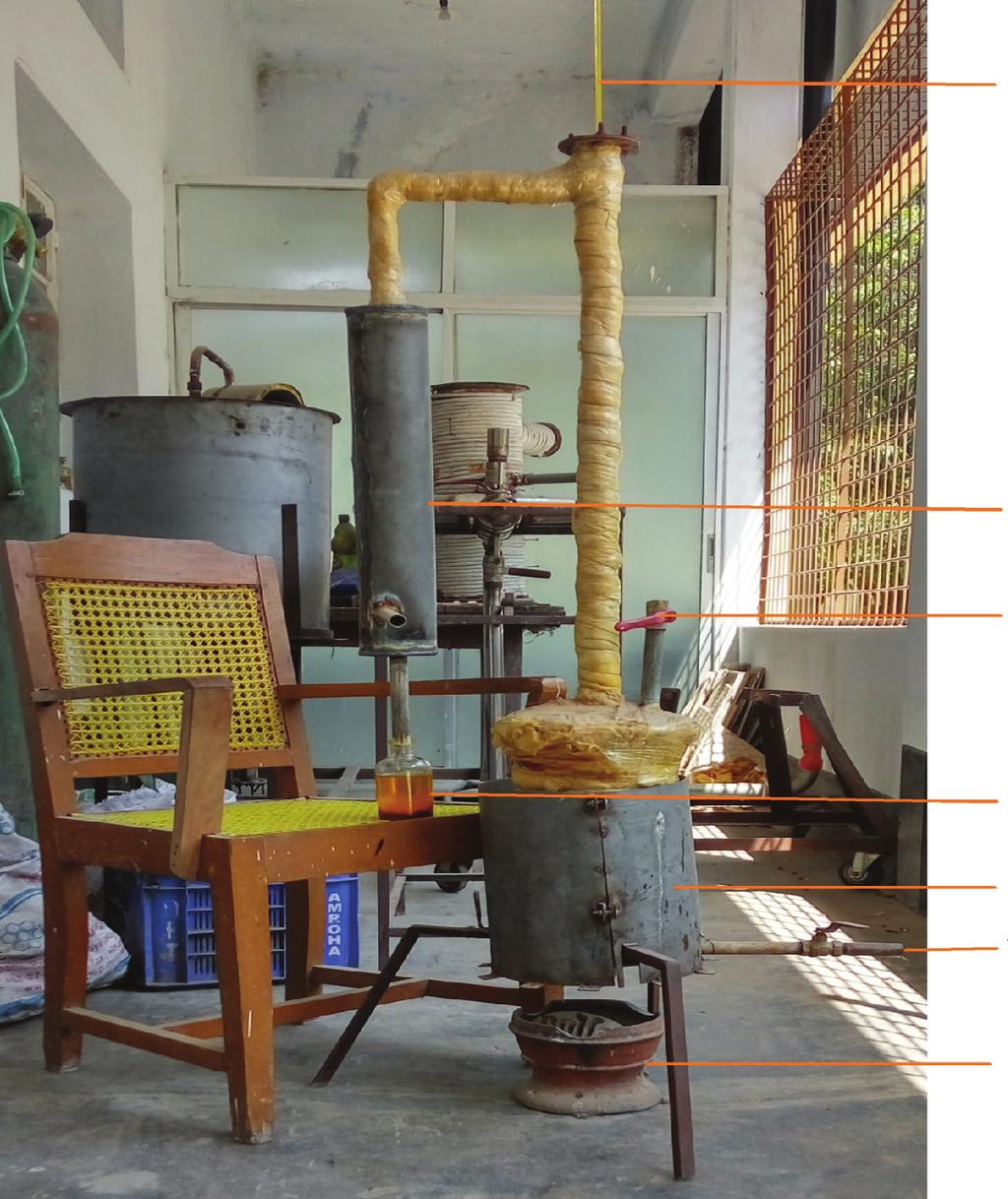 Thermometer Condenser Oil input valve Refined oil Reactor Nitrogen supply line Heater Figure 4: Experimental setup of the distillation plant. Figure 2: Crude tire pyrolysis oil from waste tire.