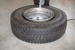 held open (which could allow the operator to leave the inflating tyre unattended) NEVER stand
