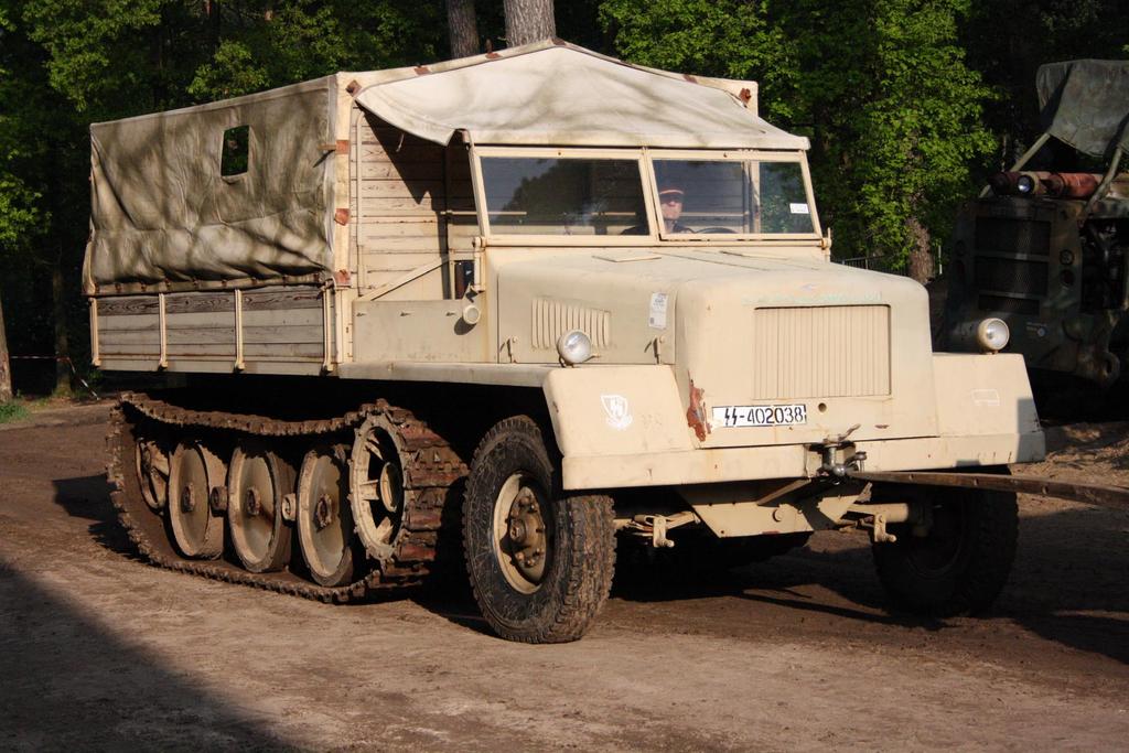 Walter Schwabe, May 2013 Schwere Wehrmacht Schlepper Private collection (Germany) This is another Versuch vehicle.