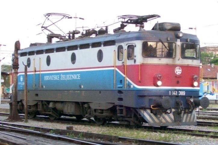 Slika 2.2. Lokomotiva HŽ 1141 389 2.1.3.2. HŽ serija 1142 HŽ 1142 serija je višenamjenskih električnih lokomotiva Hrvatskih željeznica, razvijena krajem 1970-ih godina i predstavljena 1981.