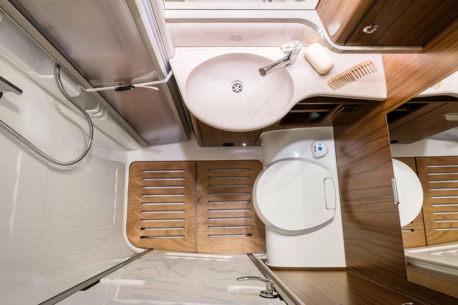 Hymermobil B-Class DynamicLine Bathroom The newly-developed comfort bathroom has no irritating wheel arches in the shower area, and features a generouslysized