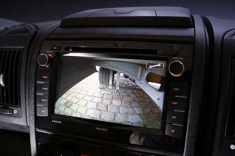 With the aid of the optional service camera mounted under the floor, the steerer can manoeuvre the waste