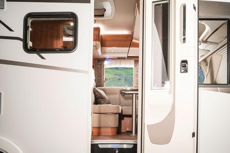 Its optimally positioned wheelbase ensures equal weight distribution, even when the integrated motorhome is fully