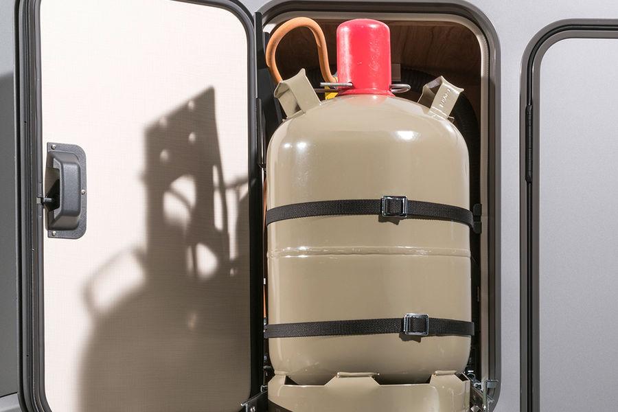 Gas locker Two large 11 kg gas bottles can be stored securely in the gas locker of the HYMER