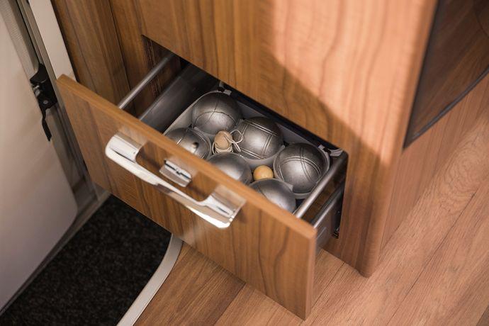 Pull-out drawer Cosy seating area There is a handy pull-out drawer in the entry area of the HYMER DuoMobil B-DL 534,