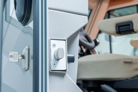 The seat heaters have a handy individual electronic control system in the HYMER 