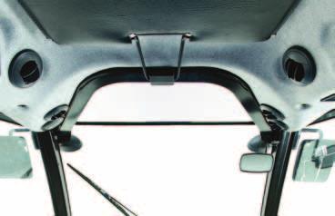 HIGH-VISIBILITY ROOF PANEL A standard high-visibility roof panel allows you to see the loader through its full range of