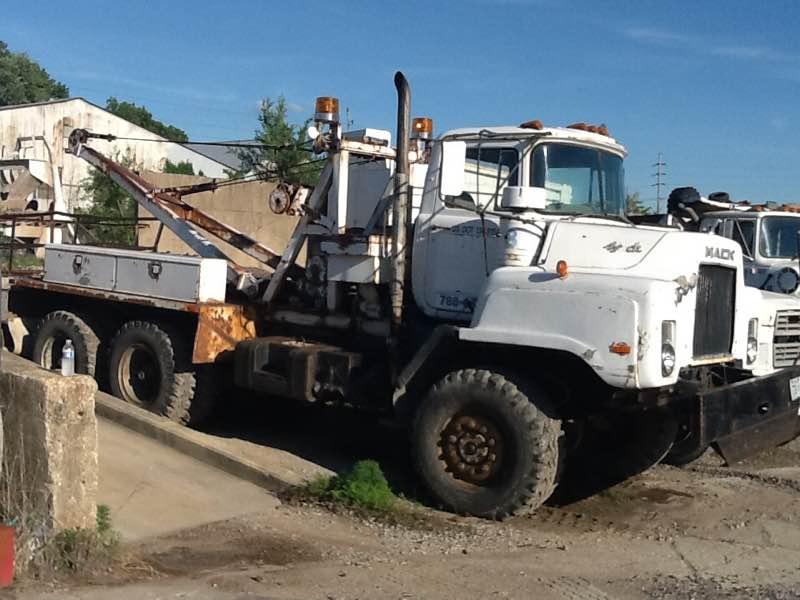 1982 WRECKER TOW TRUCK Manufacturer MACK Model 6 x 6 Selling Price $3,400.