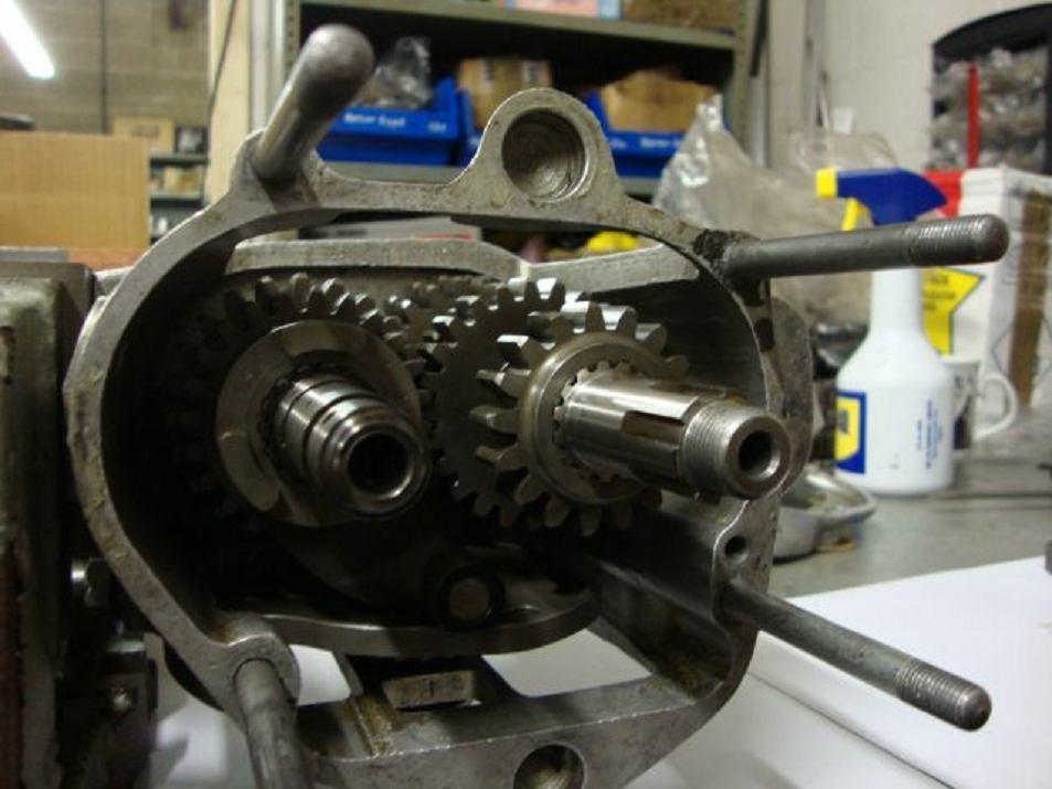 The remainder of the gears on the mainshaft are retained by retaining clips.