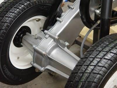 Left: VELAM rear subframe rubber mounted for NVH. Below: BMW drive and front axle crossbeam similar to VELAM.