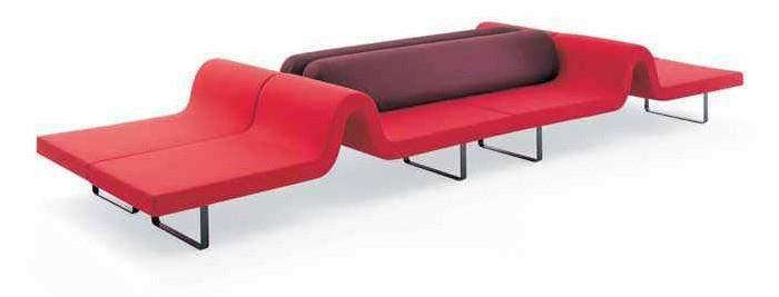 172 Longway Bartoli Longway is a modular system of narrow and wide ribbons of upholstered seating which undulate to form