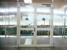 Wide range of automatic doors adaptable to any need: standard sliding and swing doors, doors with panic break-out system that allow folding back the leaves, leaving the biggest clearance in the event