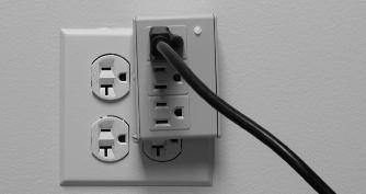 Make sure it is securely plugged into the wall outlet. Make sure the outlet is working properly. 2 3a 3b GOOD BLOWN The control unit must receive 115 volts AC +/- 5% from the AC outlet.