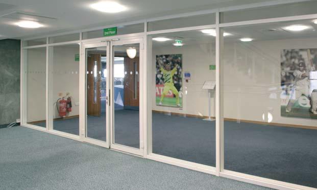 The profile system enables the fabrication of flush-fitted doors with continuous shadow joint inside and outside.