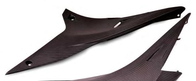 Fits onto standard exhaust. RSV4 RR / RF CARBON SIDE FAIRINGS KIT cod. 895396 CARBON - RIGHT cod.