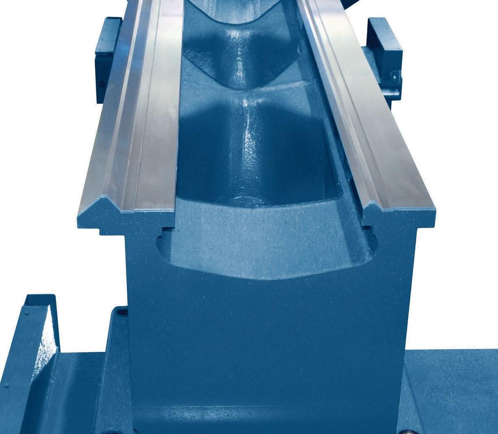 Bed CNC lathes from ROMI C SERIES have bed with robust structure supported by cast iron columns, internally ribbed to absorb vibrations during several types of