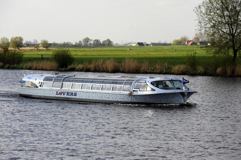 Reference: Nemo H 2 Ship type: LOA: Capacity: Canal cruiser 22m Delivery: 2009 Naval architect: Builder: 100 passengers Fuel Cell Boat Construction B.V.