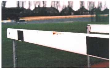 5.0 HURDLES Top boards should be inspected to ensure that they are straight and are free of any sign of splintering. Please note that this applies to both PVC and wooden top boards.