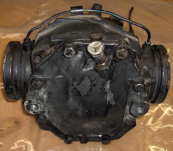 Same differential showing the pie plate on one drive flange and the hydraulic line to the ASD actuator pistons. The pistons are connected by the hard line across the top.