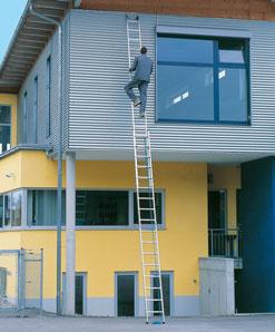 Two-part rope-operated ladder The cofortable ladder for working at very high levels. Extreely easy and convenient rung-by-rung height adjustent with polypropylene rope and pulley.