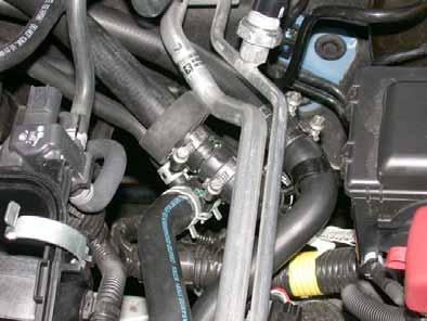 Citroen C / Peugeot 07 / Toyota Aygo A Before connecting, fill the coolant hoses with coolant. Aligning hoses.